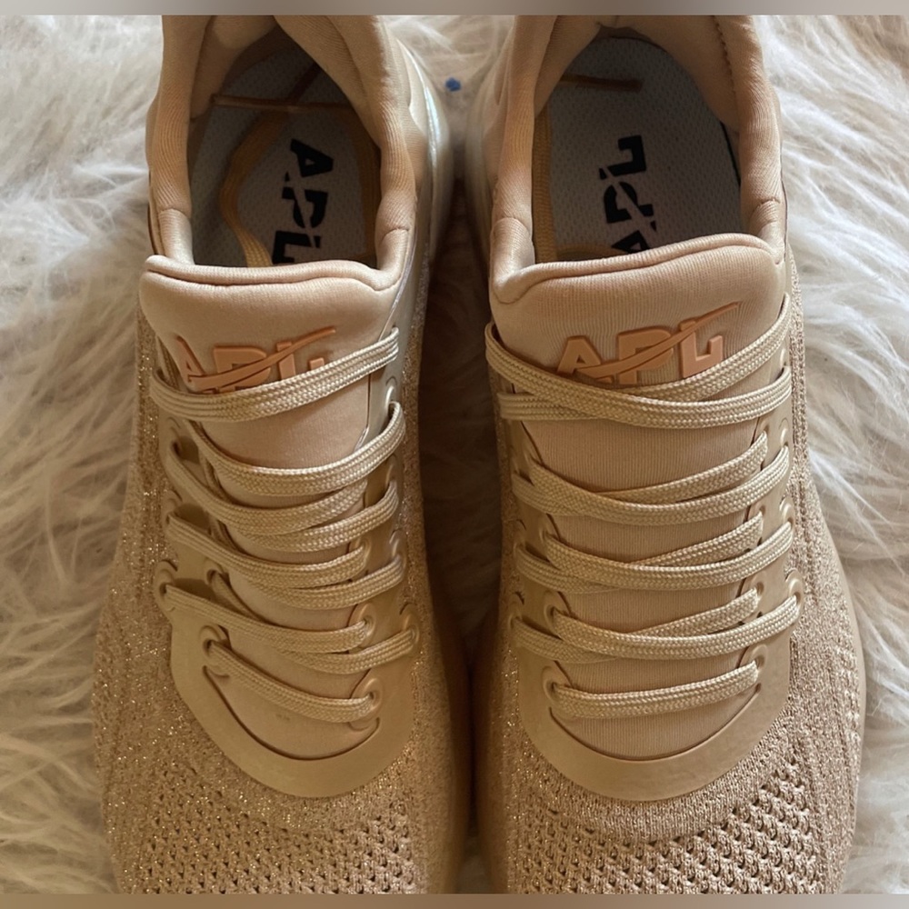 BRAND NEW APL-techloom tracer sneakers, Size 8, Champagne color - Picture 2 of 4